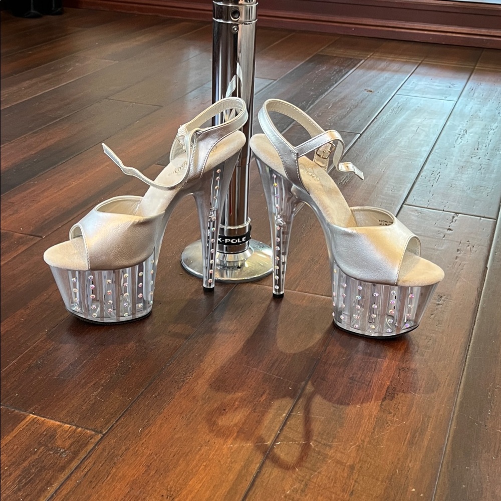 NEW silver and rhinestone sandals size 8 with 7 inch heels
